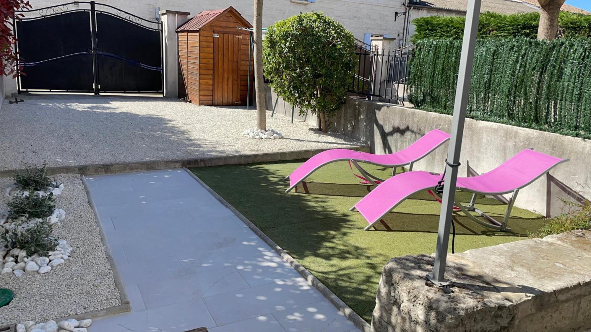 Maison Tendance Avec Jardin, Centre Village, Alpilles, Familles Eyragues