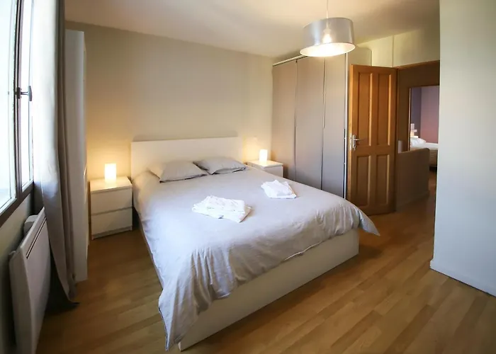 Maison Tendance Avec Jardin, Centre Village, Alpilles, Familles