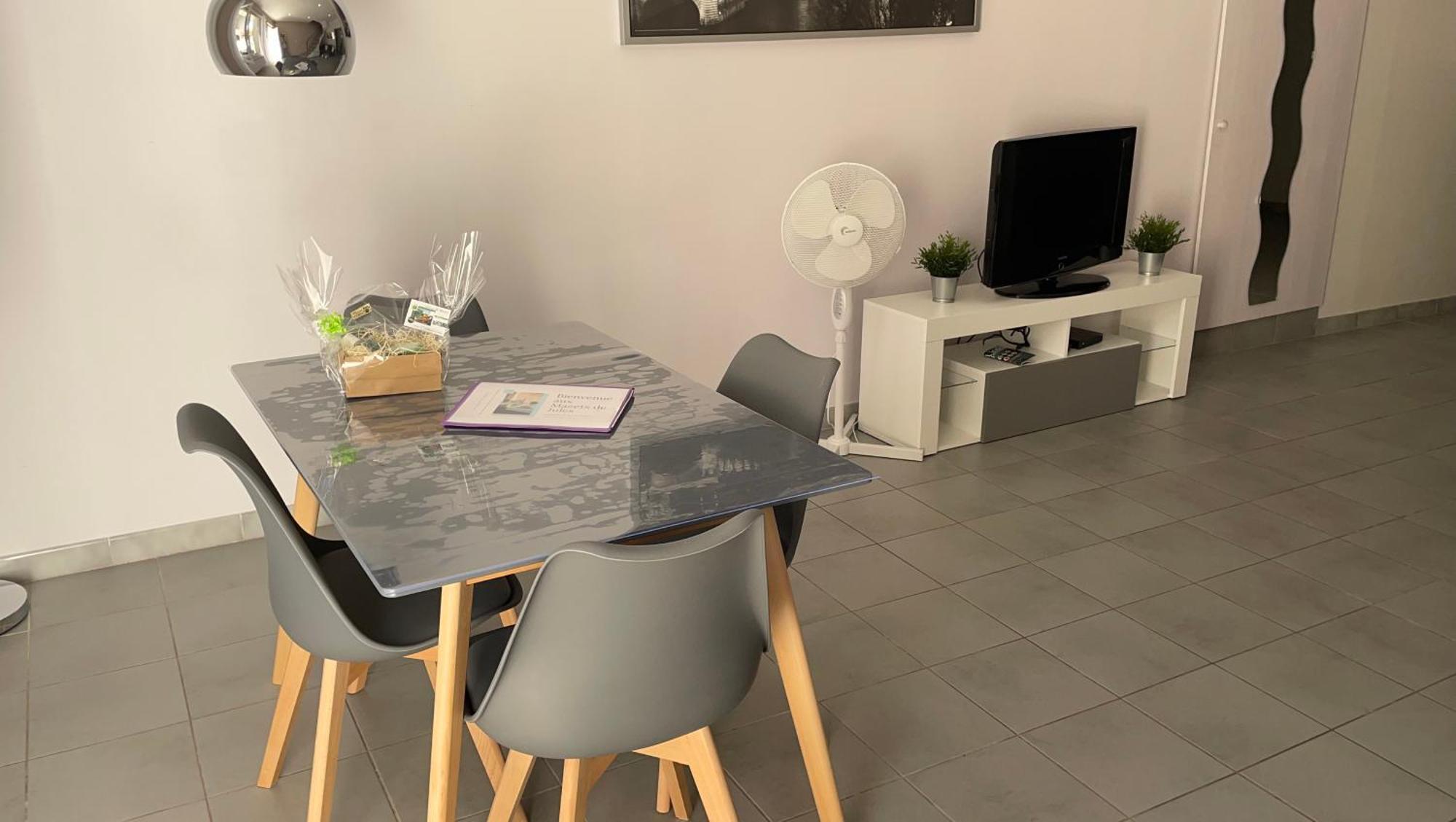 Maison Tendance Avec Jardin, Centre Village, Alpilles, Familles Holiday home *