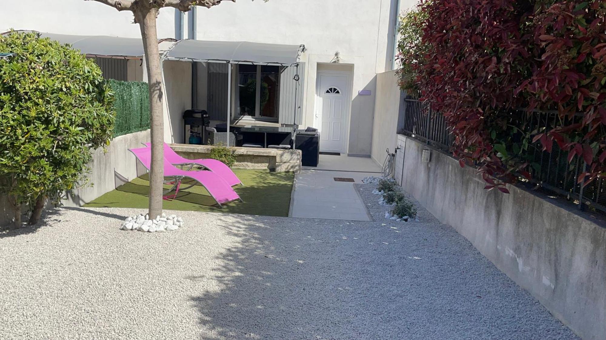 Maison Tendance Avec Jardin, Centre Village, Alpilles, Familles